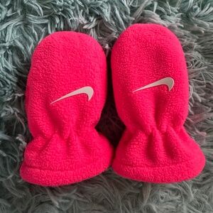 Infants Nike Mittens (like new)